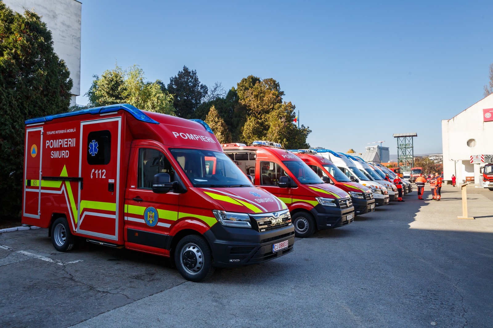 România cumpără 1.200 de ambulanțe noi prin PNRR pentru SMURD și Serviciile Județene. Primele au fost deja livrate