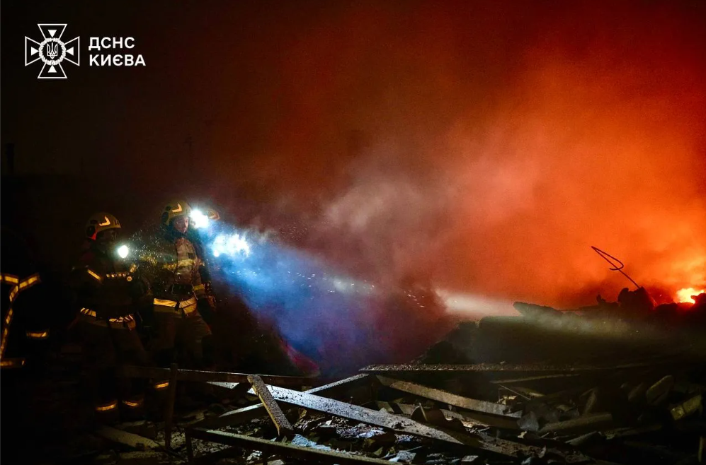 Nou atac al Rusiei asupra Kievului. Clădiri în flăcări după ce au fost lovite de drone. Mii de localnici au rămas fără căldură