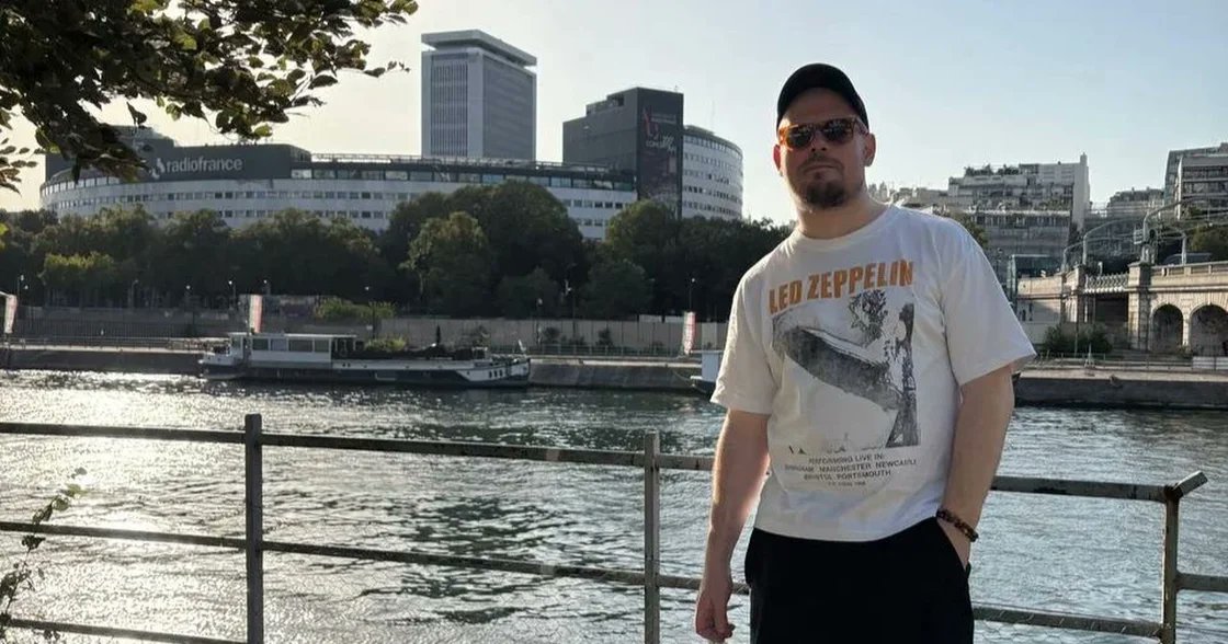 Un jurnalist rus refugiat în Paris a murit după ce a căzut de la etajul șapte. Ipotezele luate în calcul de către autoritățile franceze