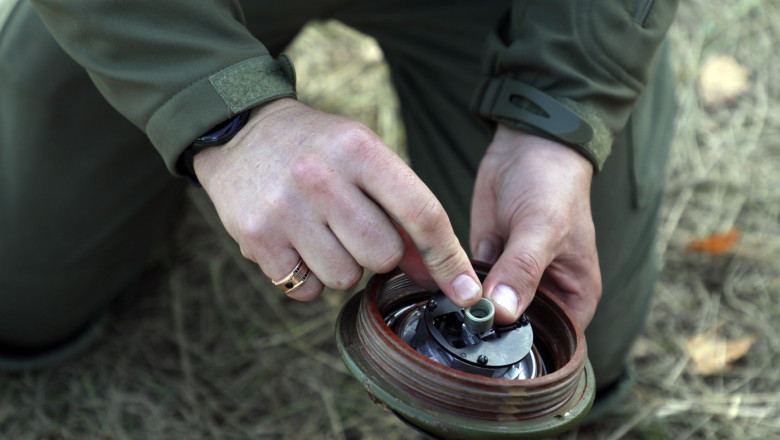 Scandal în Ucraina: 70 de milioane de dolari furați de o companie de tehnică militară care a fabricat mine care nu explodează