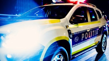politie masina noaptea girofar
