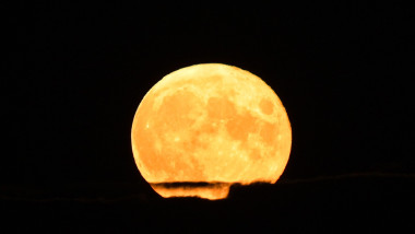Rowley Hills, Dudley - September 10th 2022 - The Harvest Super Moon rises between the clouds above Birmingham. Credit: Scott CM/Alamy Live News