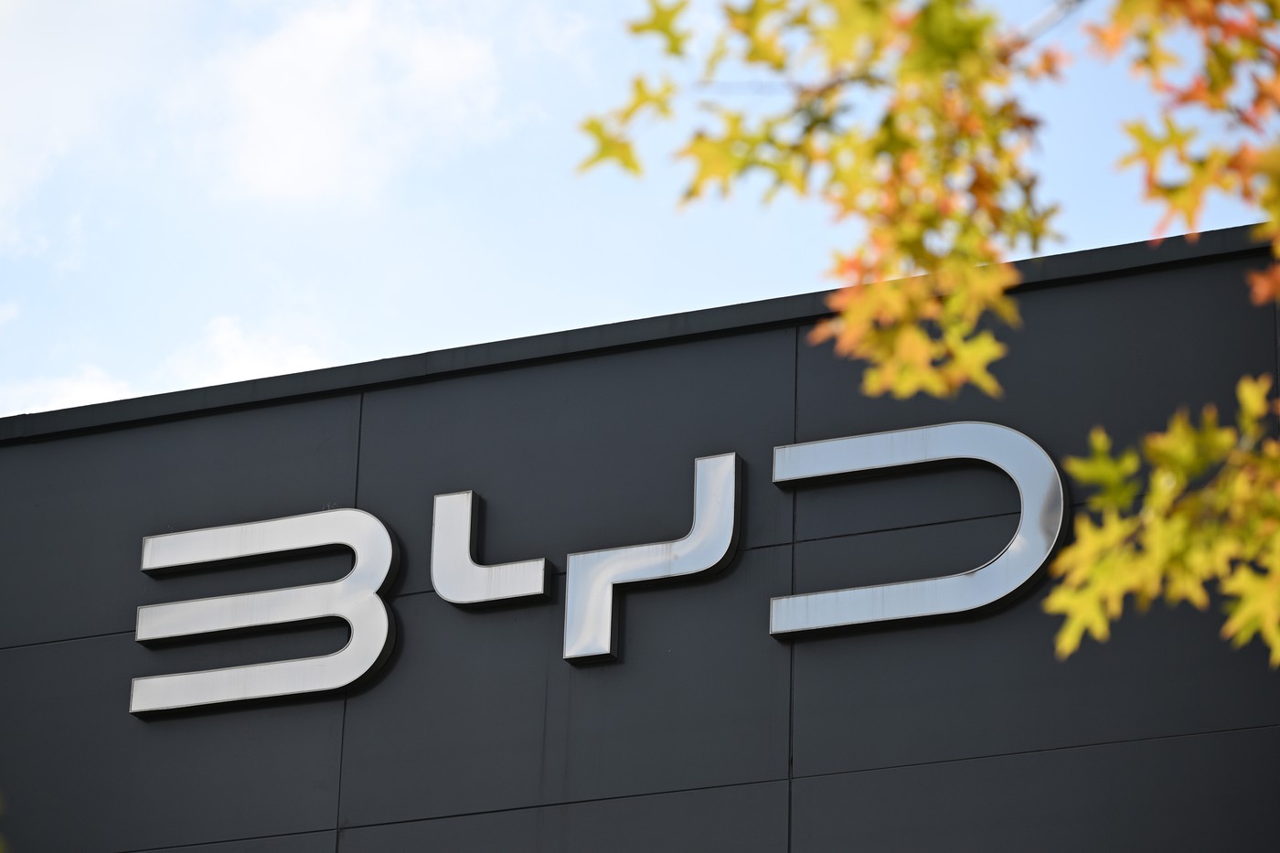 Grupul chinez BYD e pe cale să devină cel mai mare producător de mașini electrice, probabil depășind Tesla