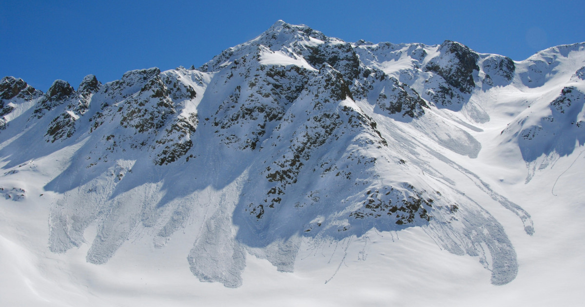 Trei oameni au murit în avalanșele din Italia