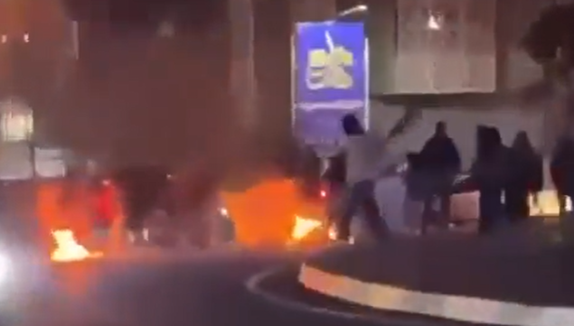 Criza economică din Iran scoate oamenii în stradă pentru a șasea zi la rând. Protestatarii strigă: „Moarte dictatorului”