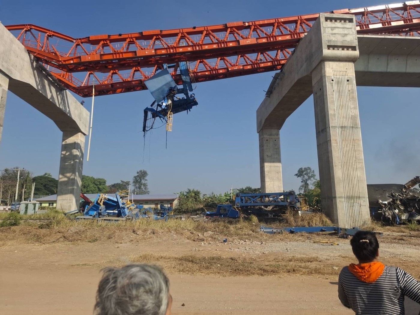 Tragedie în Thailanda: cel puțin 22 de morți și peste 30 de răniți după ce o macara s-a prăbușit peste un tren