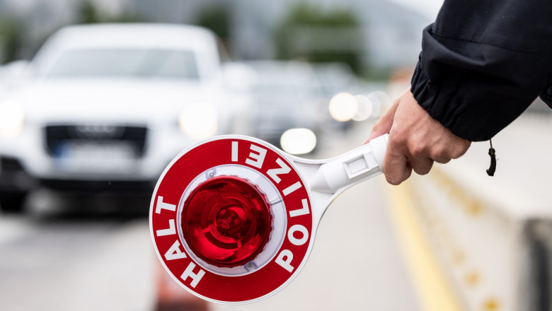 VIDEO  Un român la un pas de coma alcoolică a mers 30 de km pe contrasens pe o autostradă din Germania. Cum a încercat poliția să-l oprească