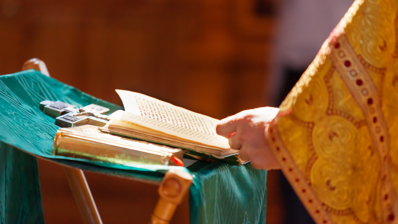 Sărbătoare cu cruce roșie pe 18 ianuarie. Cum explică preotul semnificația și practicile zilei: „Sunt semne ale unei credințe profunde”