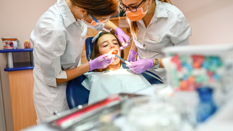 Cum pot copiii și adulții neasigurați să acceseze servicii stomatologice gratuite: Lista completă a tratamentelor finanțate de stat