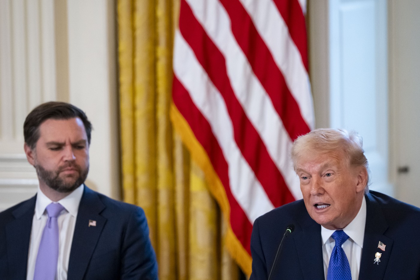 Republicanii au blocat la limită o rezoluție care ar fi interzis acțiunile militare ale lui Trump în Venezuela. JD Vance, rol decisiv