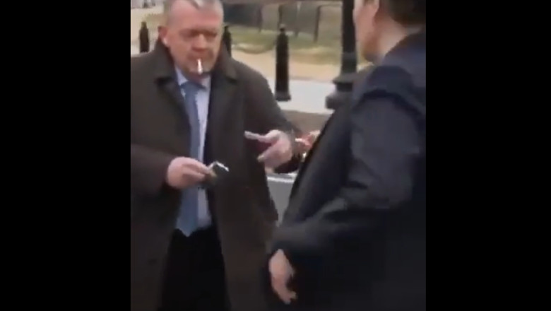 VIDEO  Imagini virale cu șefii diplomațiilor din Danemarca și Groenlanda care fumează „nervos” după discuțiile de la Casa Albă