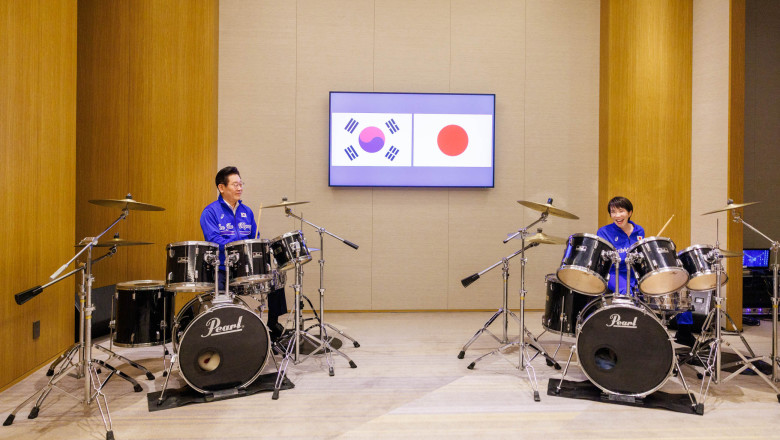VIDEO&FOTO  Diplomație pe ritmuri de K-pop. Liderii Japoniei și Coreei de Sud au cântat împreună la tobe
