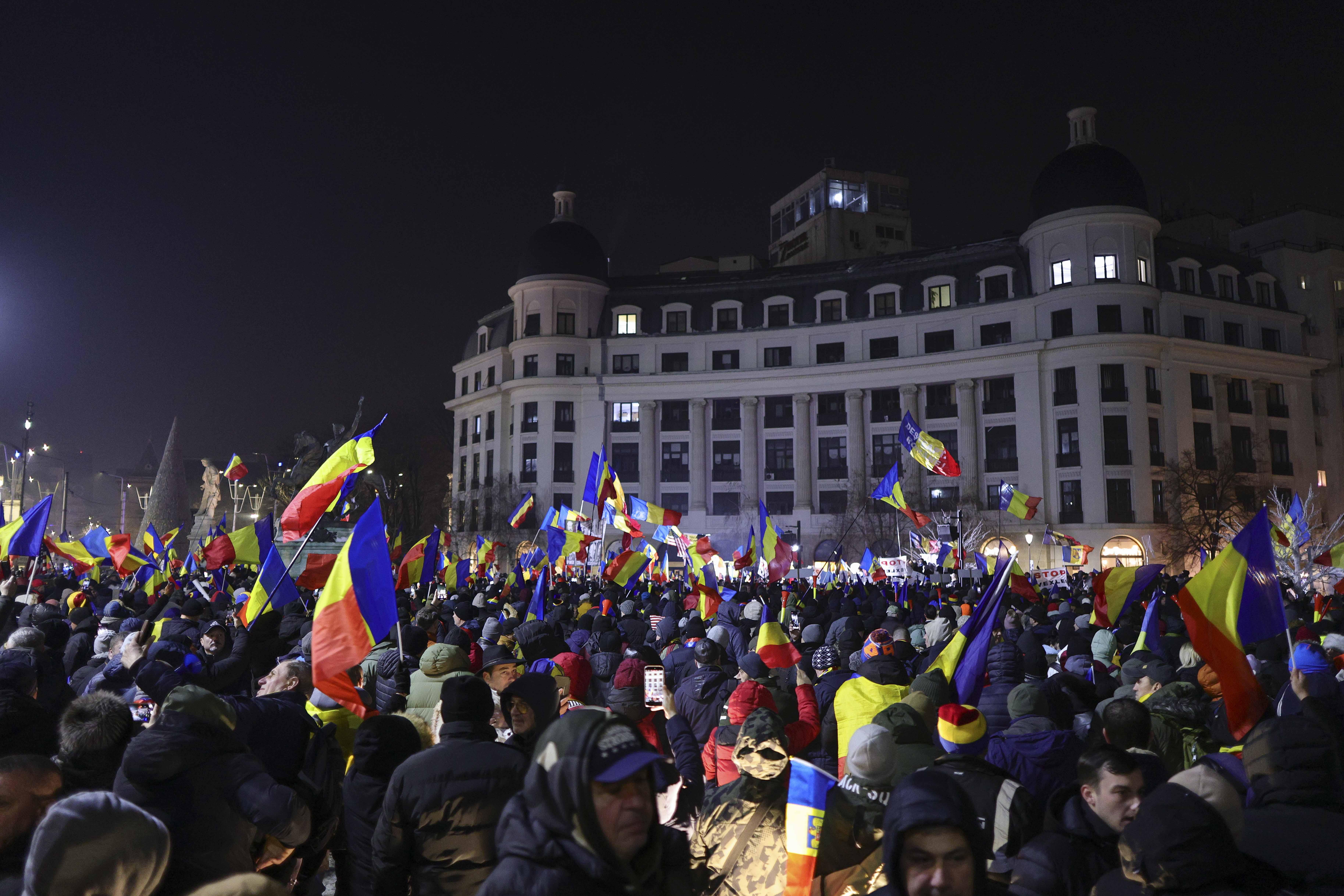 Jandarmeria Capitalei: Patru amenzi, în valoare totală de 10.400 de lei, după manifestaţia din Piaţa Victoriei