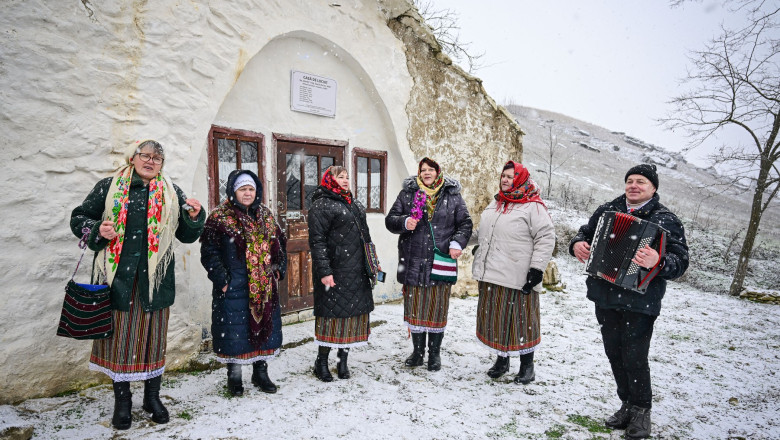 VIDEO&FOTO  Speranță pentru „satul hobbiților” de peste Prut. Turiști din toată lumea, atrași de locuințele care amintesc de „Stăpânul inelelor”