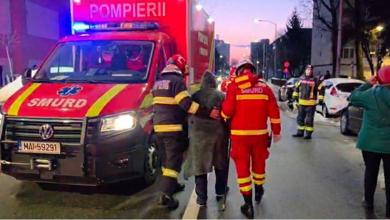 Explozie într-un bloc din Alba Iulia: două persoane rănite, 20 de oameni au fost evacuați