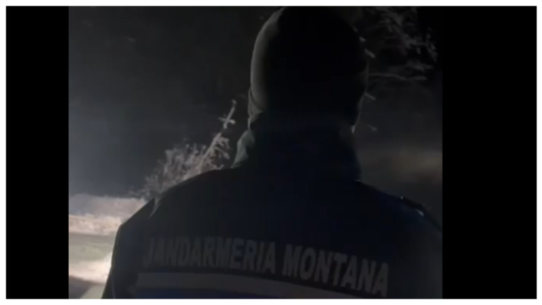 VIDEO  Două ore de luptă cu frigul și zăpada: jandarmii au salvat trei persoane pe un drum forestier din Munții Buzăului