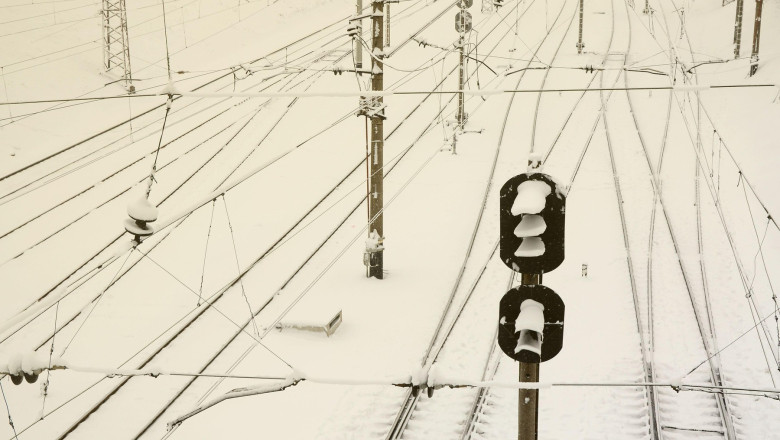 Gerul afectează mersul trenurilor. Anunțul CFR privind măsurile speciale luate de operatorul infrastructurii feroviare