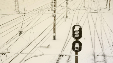 iarna cale ferata cfr cai ferate trenuri ger frig zapada