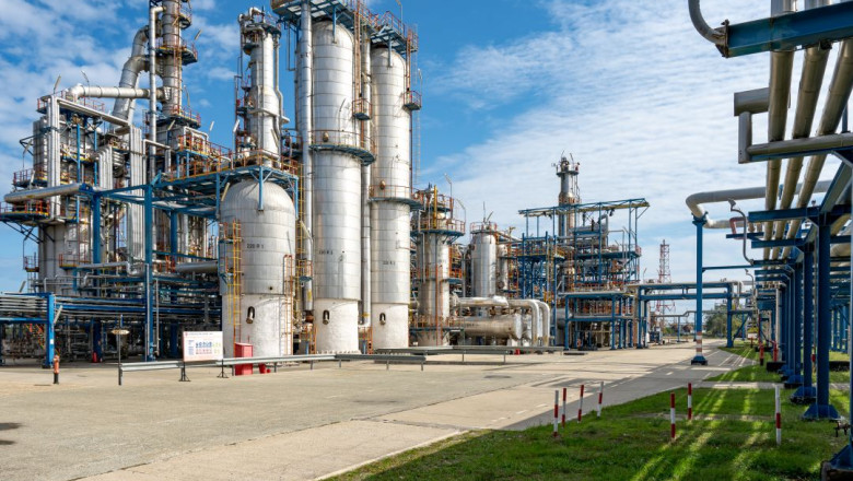 refinery_instalations_complex_3_1549_1080_80_bigger