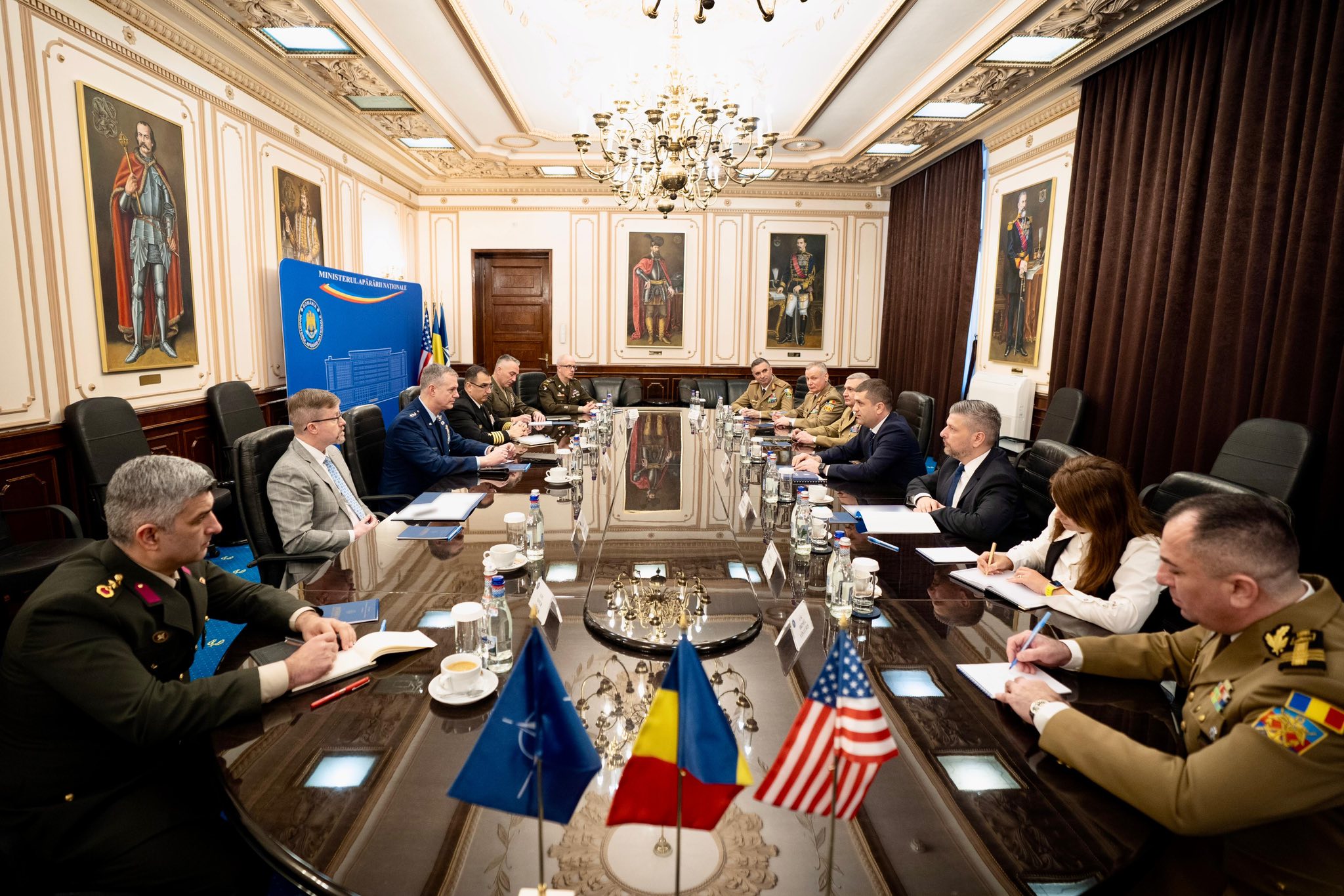 Comandantul suprem al forţelor aliate NATO, în vizită la București. Ce a discutat generalul american cu ministrul Apărării