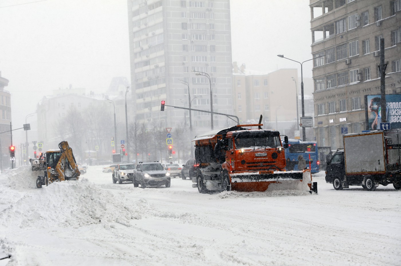 Moscova se confruntă cu cele mai mari ninsori din această iarnă: zăpadă de 30 de centimetri, zboruri anulate, drumuri închise
