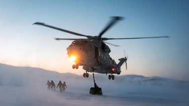 Dramatic scenes show British commandos training in Arctic this week