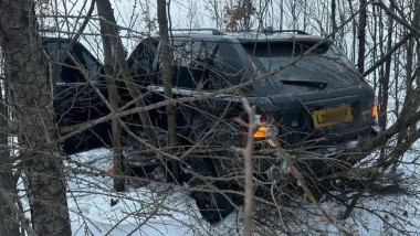 Autoturismul Range Rover care a încercat să forțeze frontiera ucraineano-română. Foto DPSV Ucraina