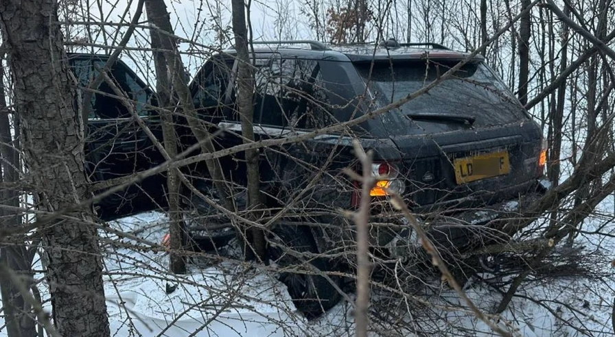 Un Range Rover, cu șapte bărbați în el, a lovit un polițist de frontieră în timp ce încerca să forțeze granița ucraineano-română