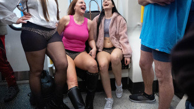 „No Trousers on Tube Ride”