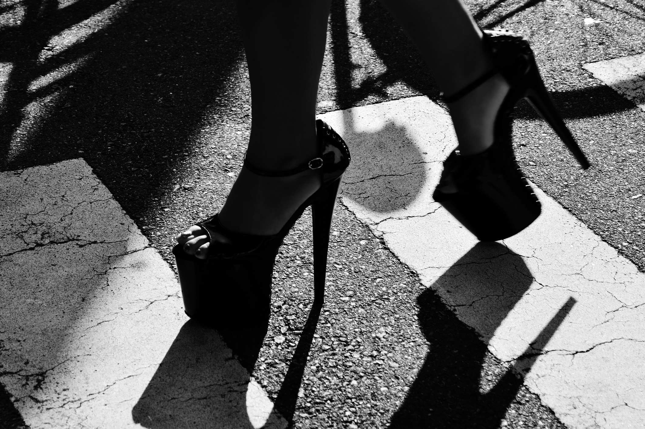 Prostituția ar putea fi reglementată prin lege. Inițiativă în Parlament semnată de liberali și un deputat PSD