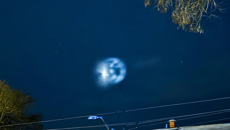 VIDEO  O apariție misterioasă a unei spirale albastre pe cerul Ungariei are acum o explicație: Elon Musk