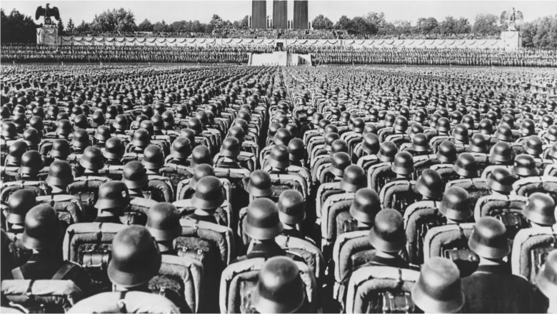 soldați germani în timpul unei parade de la Nuremberg în 1936