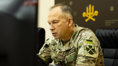 oleksandr sirski in uniforma de camuflaj