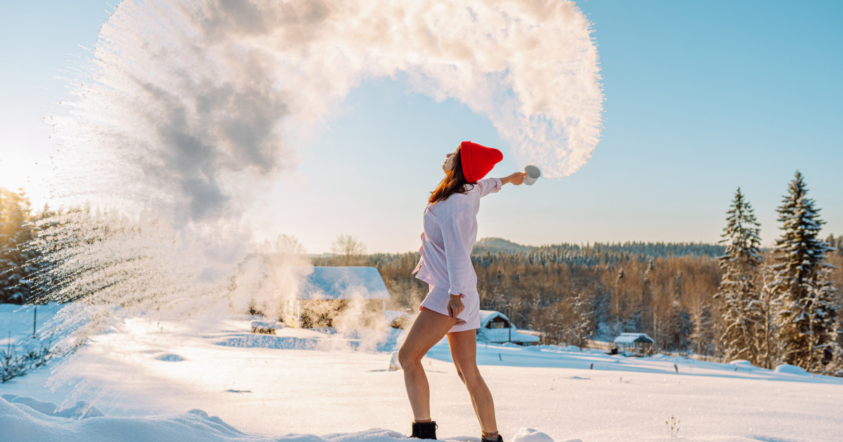 Ger crunt în România: Cum să transformi apa în cristale de gheață la -15 grade? Ger crunt în România: Cum să transformi apa în cristale de gheață la -15 grade?