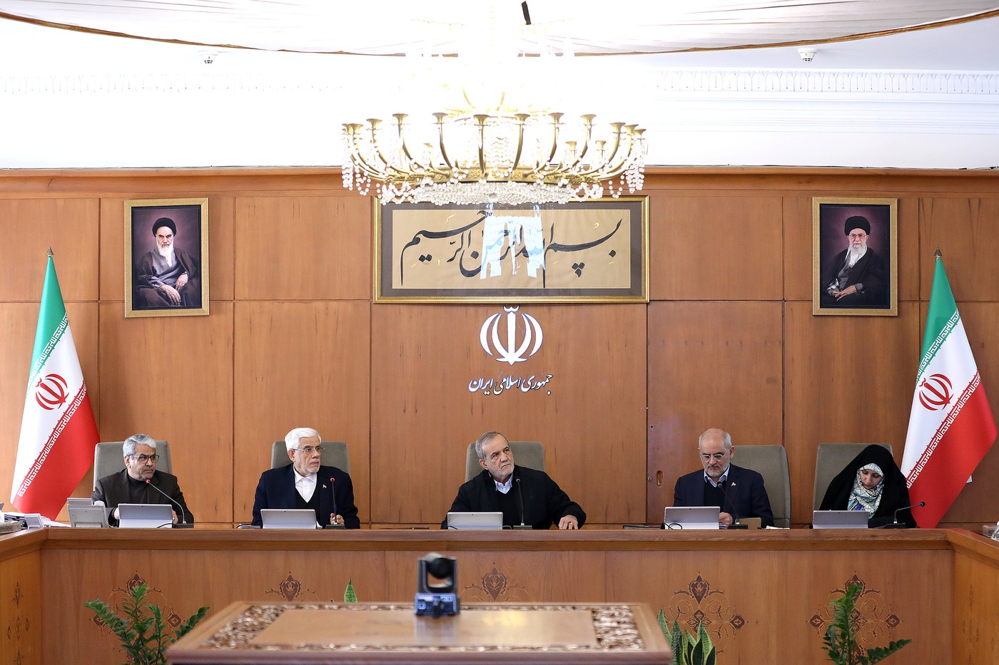 Iranul amenință cu „cel mai dur” răspuns la orice atac împotriva sa, în timp ce o flotă americană se îndreaptă spre regiunea Golfului