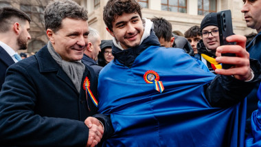 n dan selfie cu un tanar la focsani