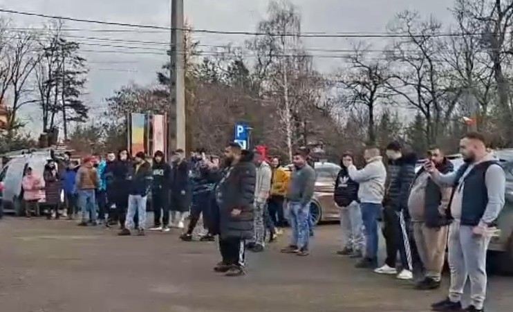 Revoltă în comuna în care stă băiatul de 13 ani, implicat în uciderea lui Mario. Localnicii cer să plece: „Să i se aplice pedeapsa”