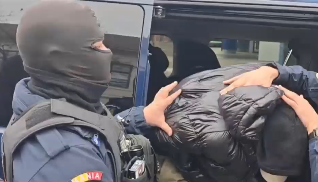 Crima din Cenei. Minorul considerat principalul vinovat nu se mai află în comună