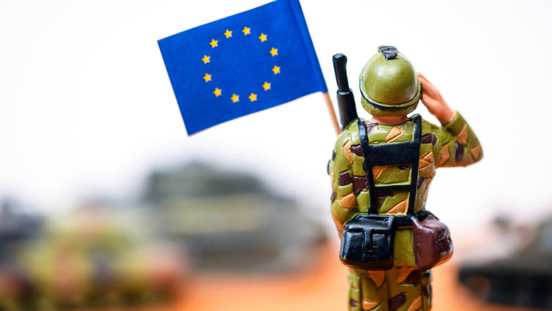 Soldier's figure with EU flag, symbolic photo for European army, Soldatenfigur mit EU-Fahne, Symbolfoto fr europische Armee