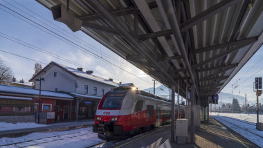 Saalfelden railway station, interregio IR train of ÖBB Saalfelden am Steinernen Meer Pinzgau Salzburg Austria