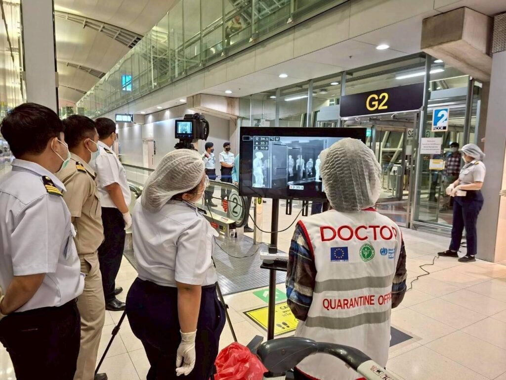 Alertă sanitară în Asia: Controale ca în pandemie pe aeroporturi după răspândirea unui virus mortal în India