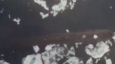 submarin in ape inghetate