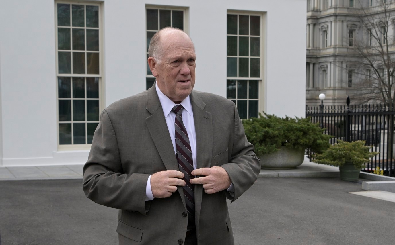 Trump îl trimite pe „țarul frontierelor” Tom Homan în Minnesota, după moartea unui asistent medical împușcat de agenți federali