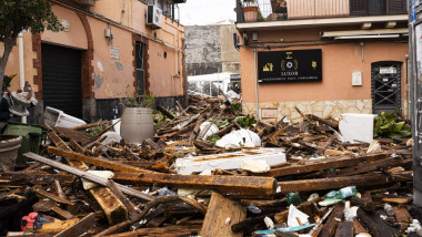resturi ramase dupa o furtuna in italia