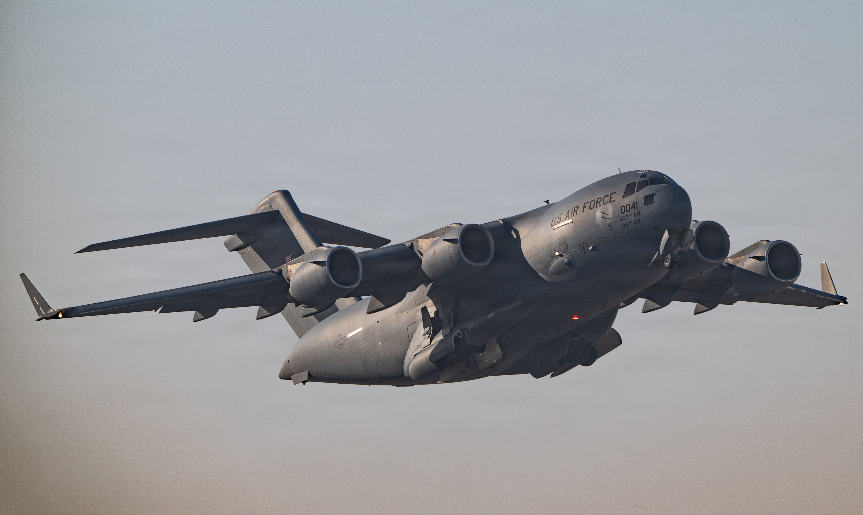 SUA anunţă un exerciţiu militar aerian în Orientul Mijlociu. Iranul spune că poate bloca Strâmtoarea Ormuz