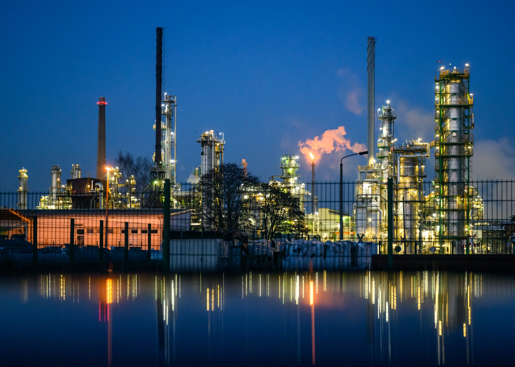 Rafinăria sovietică ostatică a geopoliticii europene și motivul pentru care Berlinul nu-și permite să o piardă