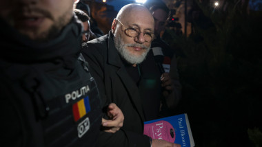 cristian andrei incatusat si flancat de politisti