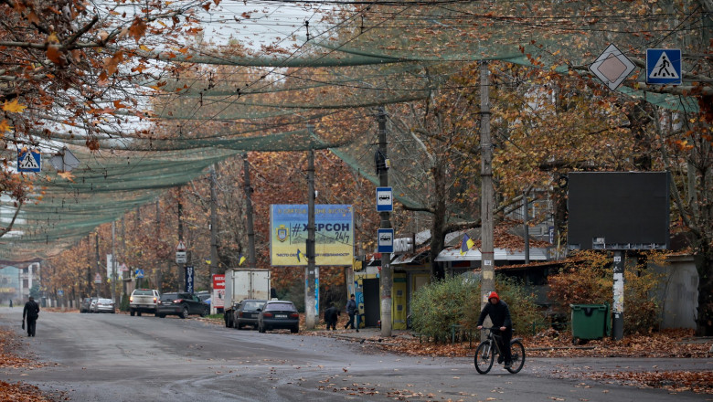 străzile din Herson protejate cu plase antidrone