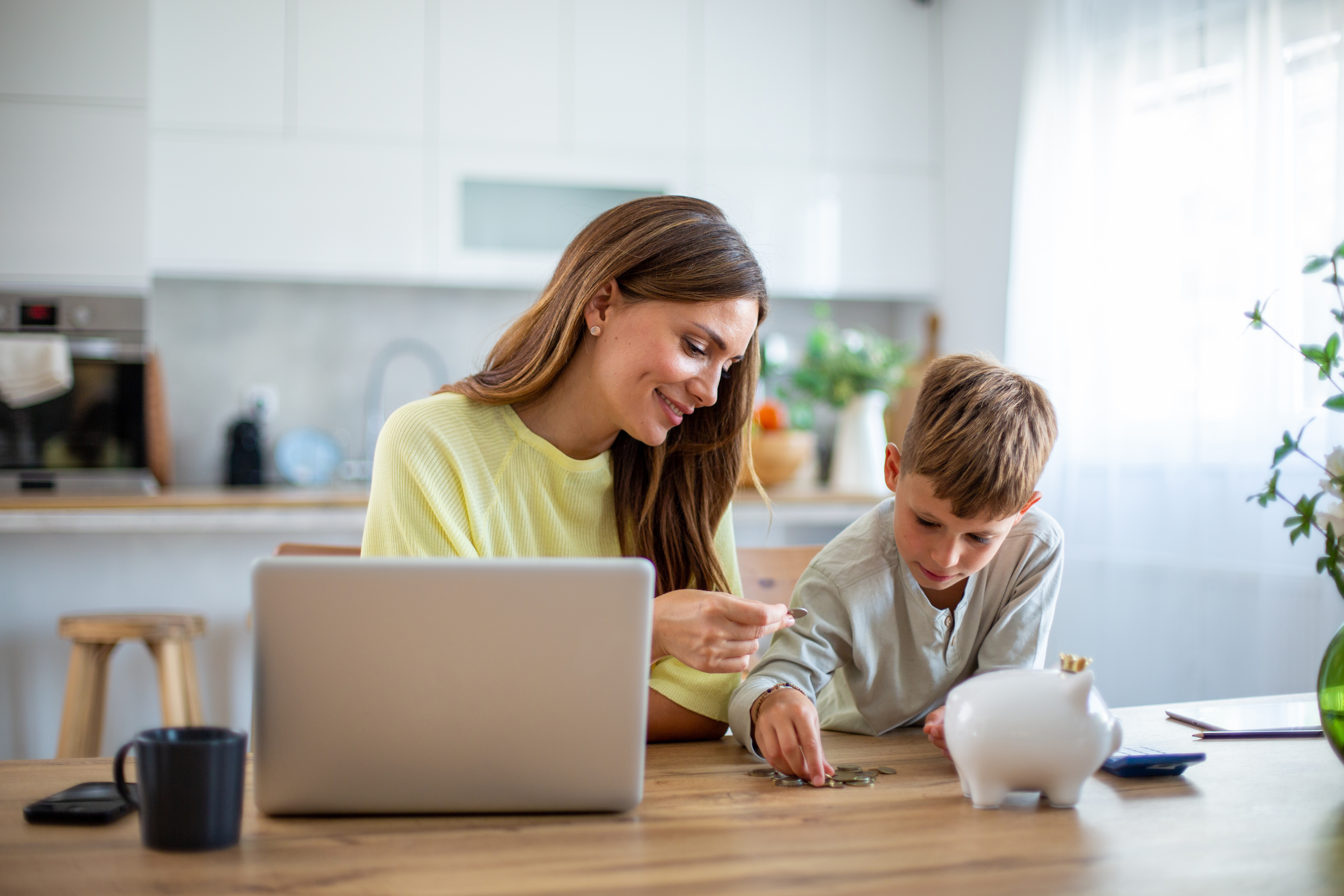 Programul prin care statul sprijina economiile copiilor pe termen lung. Cum functioneaza Junior Centenar in 2026