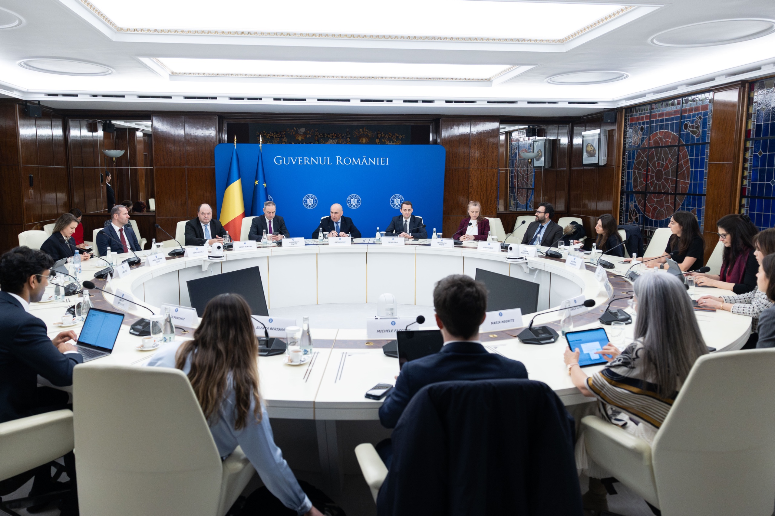 Bolojan, întâlnire cu investitori străini: Guvernul țintește deficit de circa 6% și mizează pe gazele din Marea Neagră